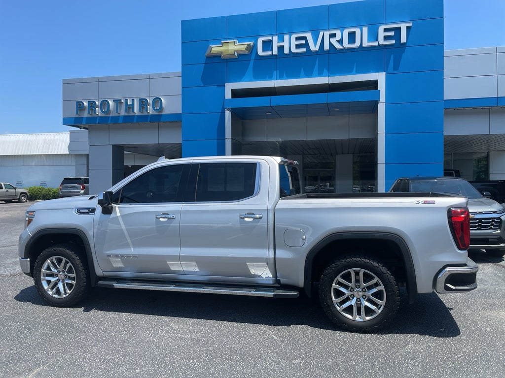 2020 GMC Sierra 1500 SLT in Quicksilver Metallic — front three-quarter view